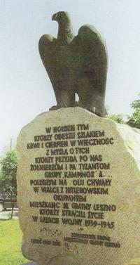 Obelisk w Lesznie ku czci poleg�ych partyzant�w Grupy Kampinos