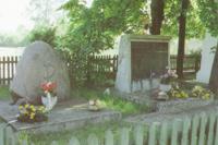 Pomnik w Sierakowie upami�tniaj�cy poleg�ych i pomordowanych mieszka�c�w